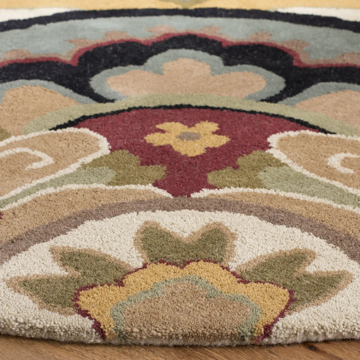 Safavieh Soho 6'-0" x 6'-0" Rug in Ivory / Multi