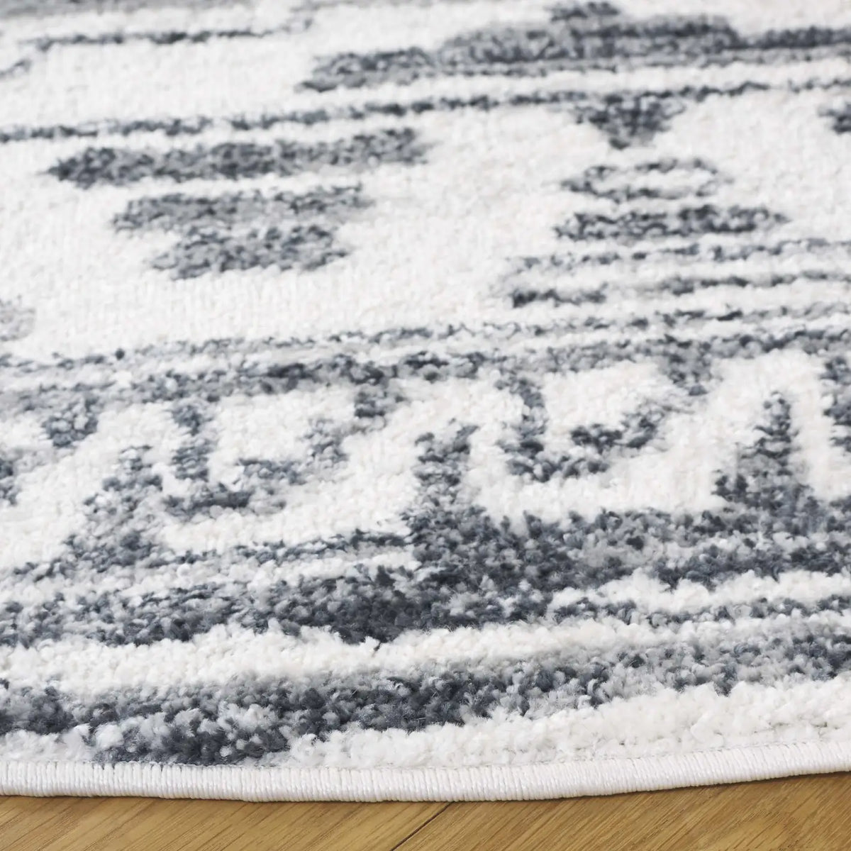 Safavieh Layla 6'-7" x 6'-7" Rug in Ivory / Grey