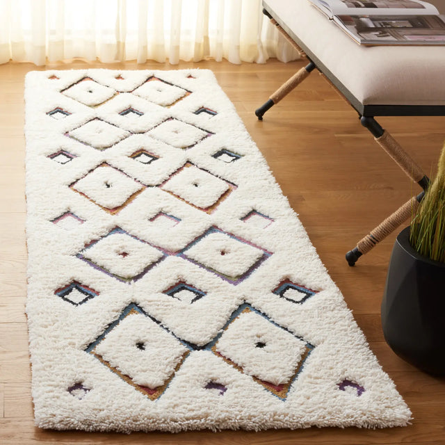 Safavieh Casablanca 2'-3" x 8'-0" Rug in Ivory / Blue