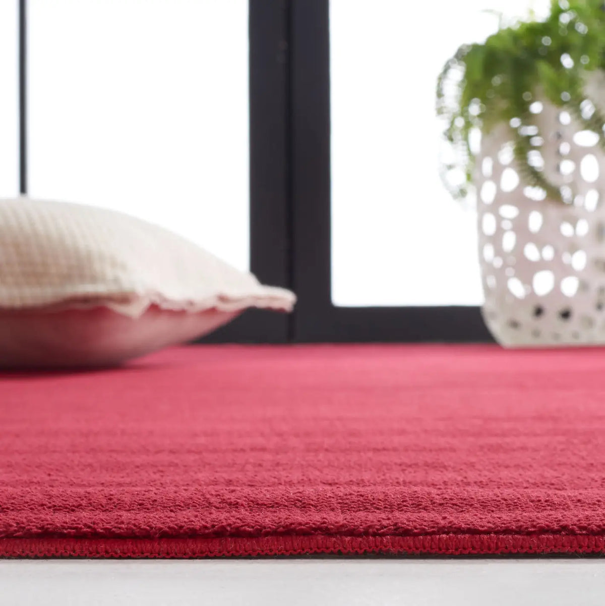 Safavieh Loft 300 4'-0" x 6'-0" Rug in Red