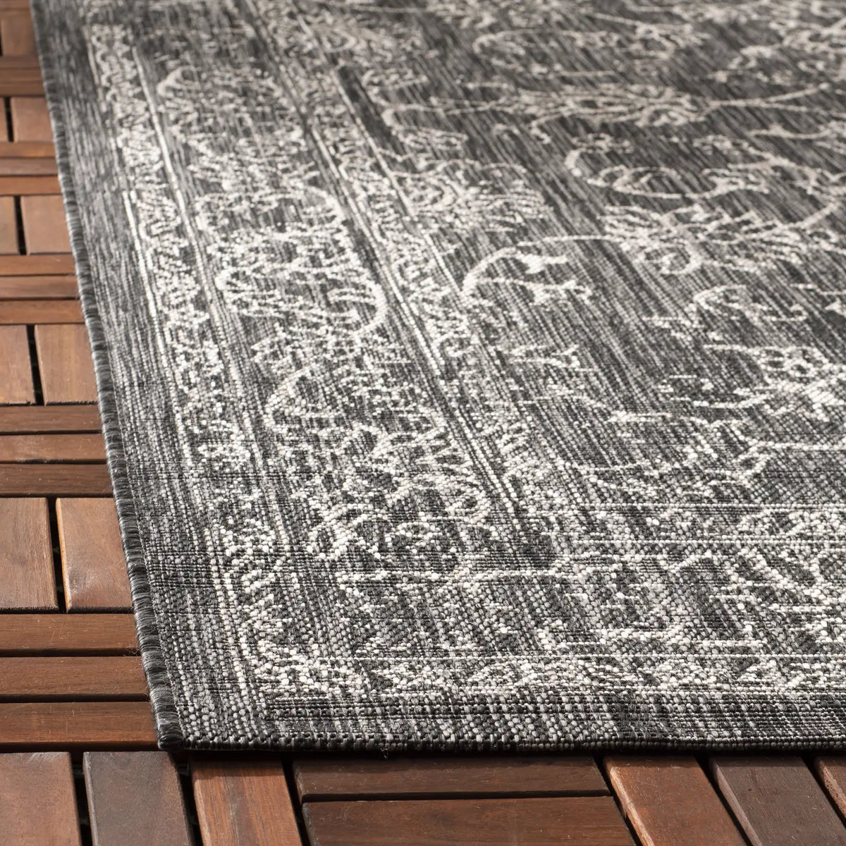 Safavieh Courtyard 4'-0" x 5'-7" Rug in Black / Ivory