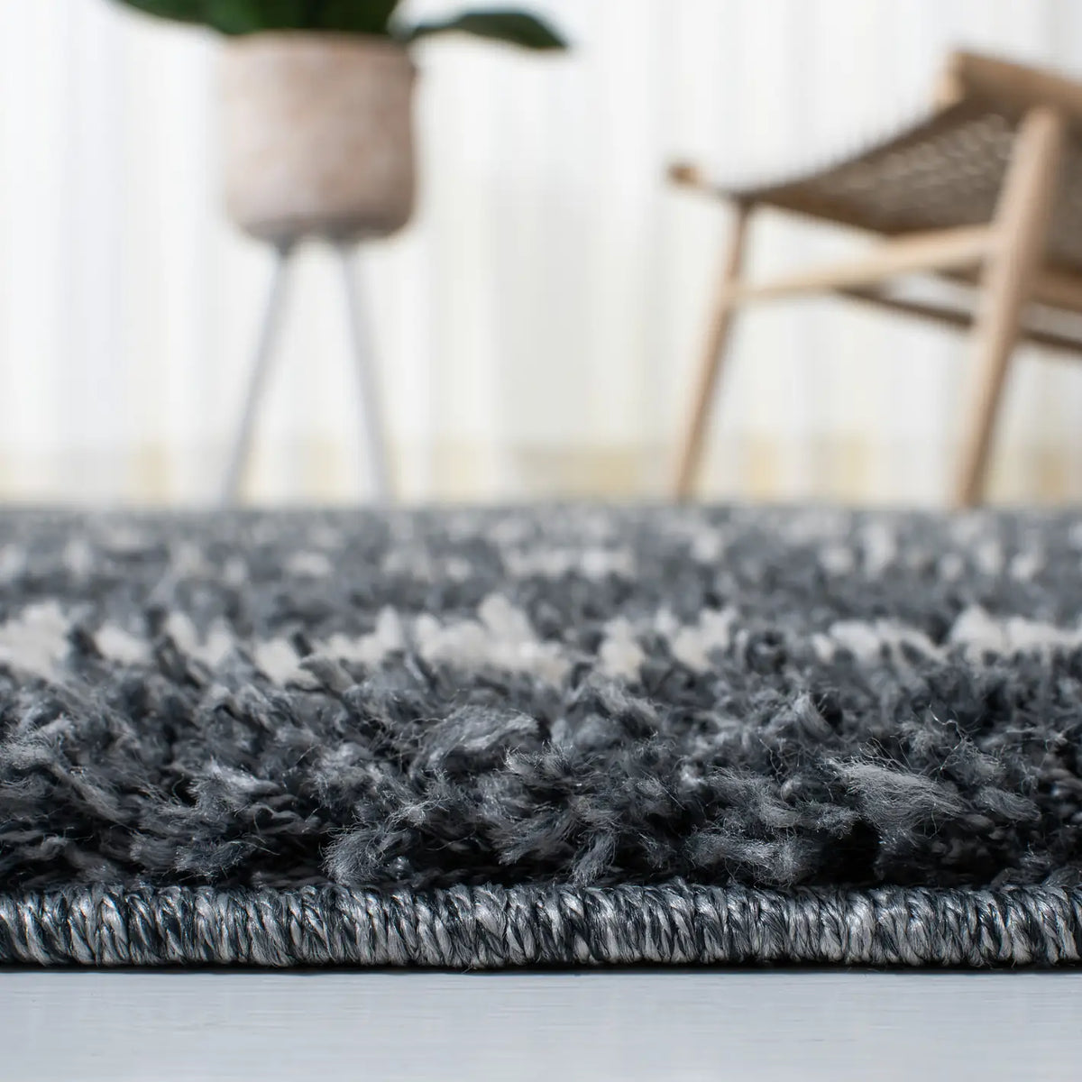 Safavieh Venus Shag 600 4'-0" x 6'-0" Rug in Dark Grey / Ivory
