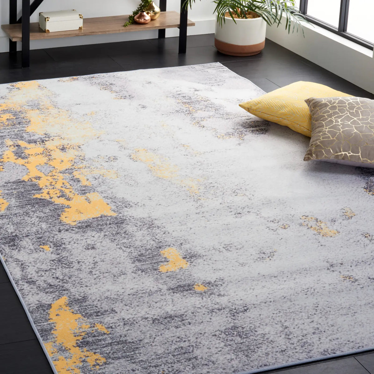 Safavieh Tacoma 4'-0" x 6'-0" Rug in Grey / Gold