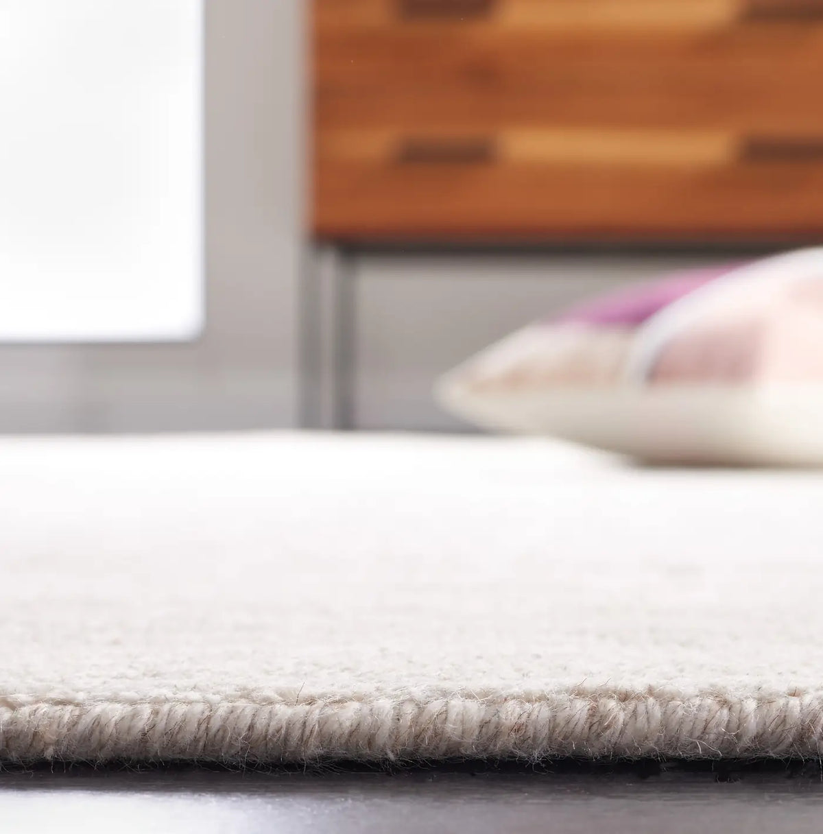 Safavieh Mirage 6'-0" x 9'-0" Rug in Ivory / Beige