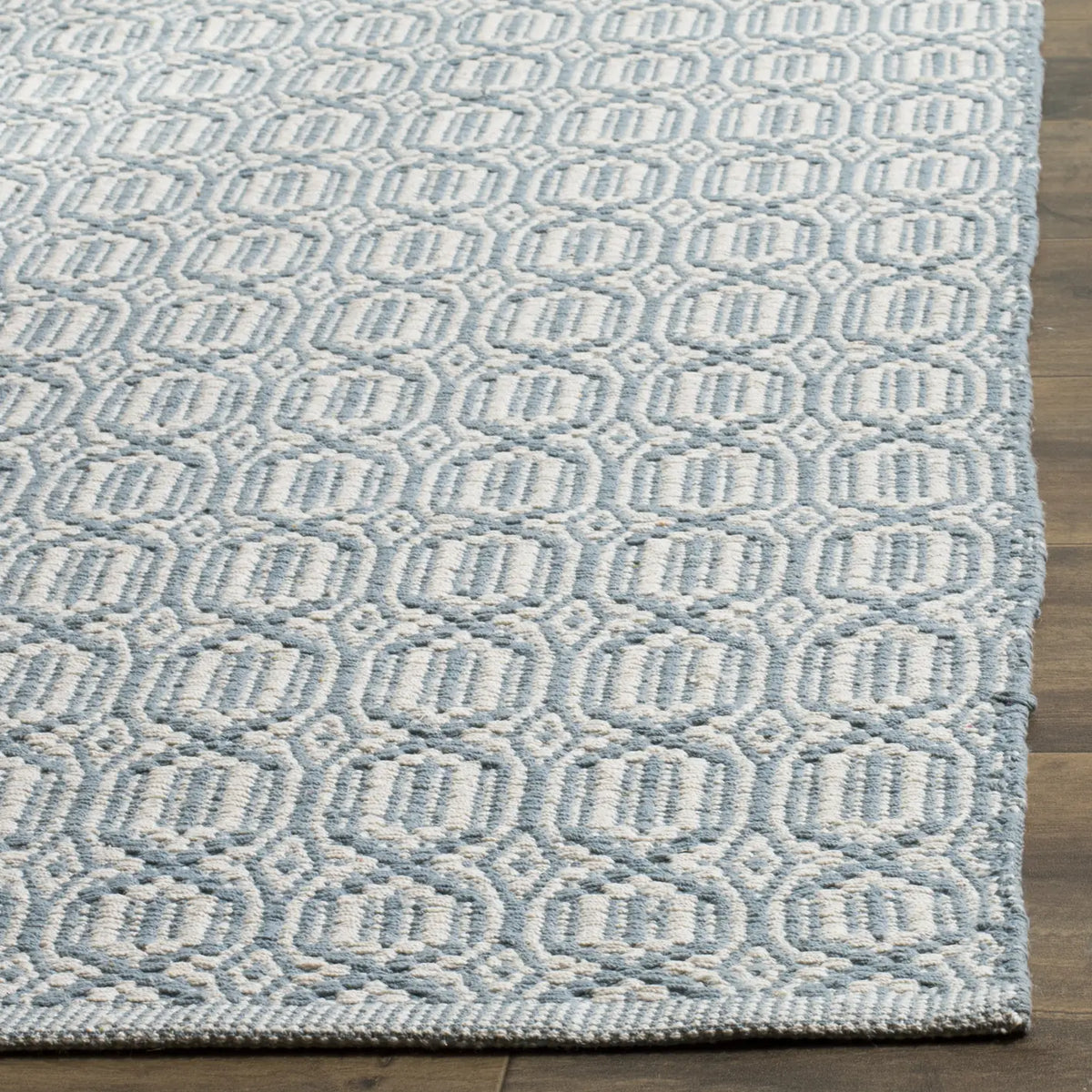 Safavieh Montauk 5'-0" x 8'-0" Rug in Ivory / Blue