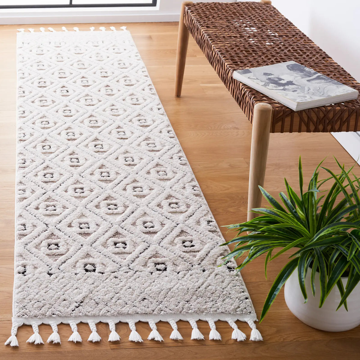 Safavieh Marrakesh 2'-2" x 8'-0" Rug in Ivory / Grey