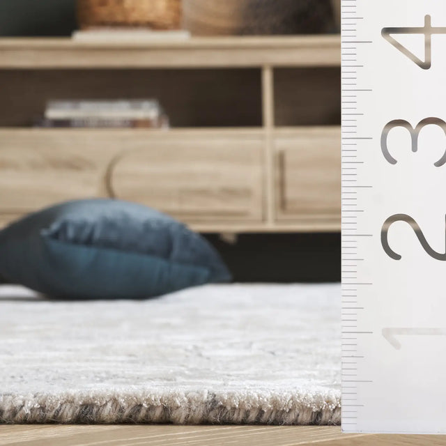 Safavieh Glamour 4'-0" x 6'-0" Rug in Grey / Beige