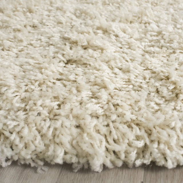 Safavieh Sgl-Laguna Shag 6'-7" x 6'-7" Rug in Beige