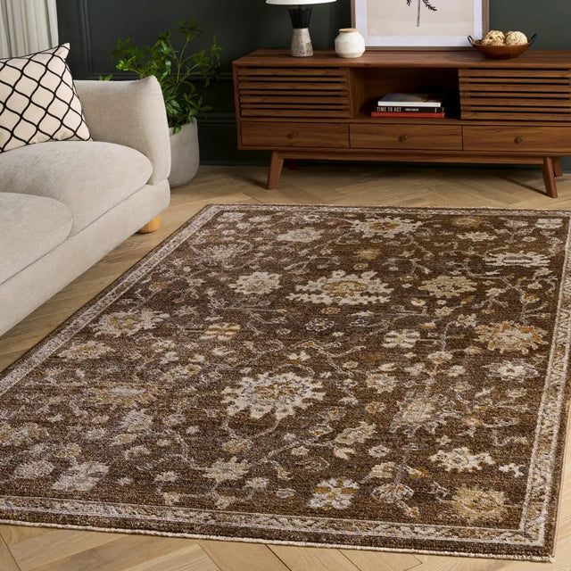 Safavieh Hazel 500 5'-3" x 7'-6" Rug in Brown / Ivory