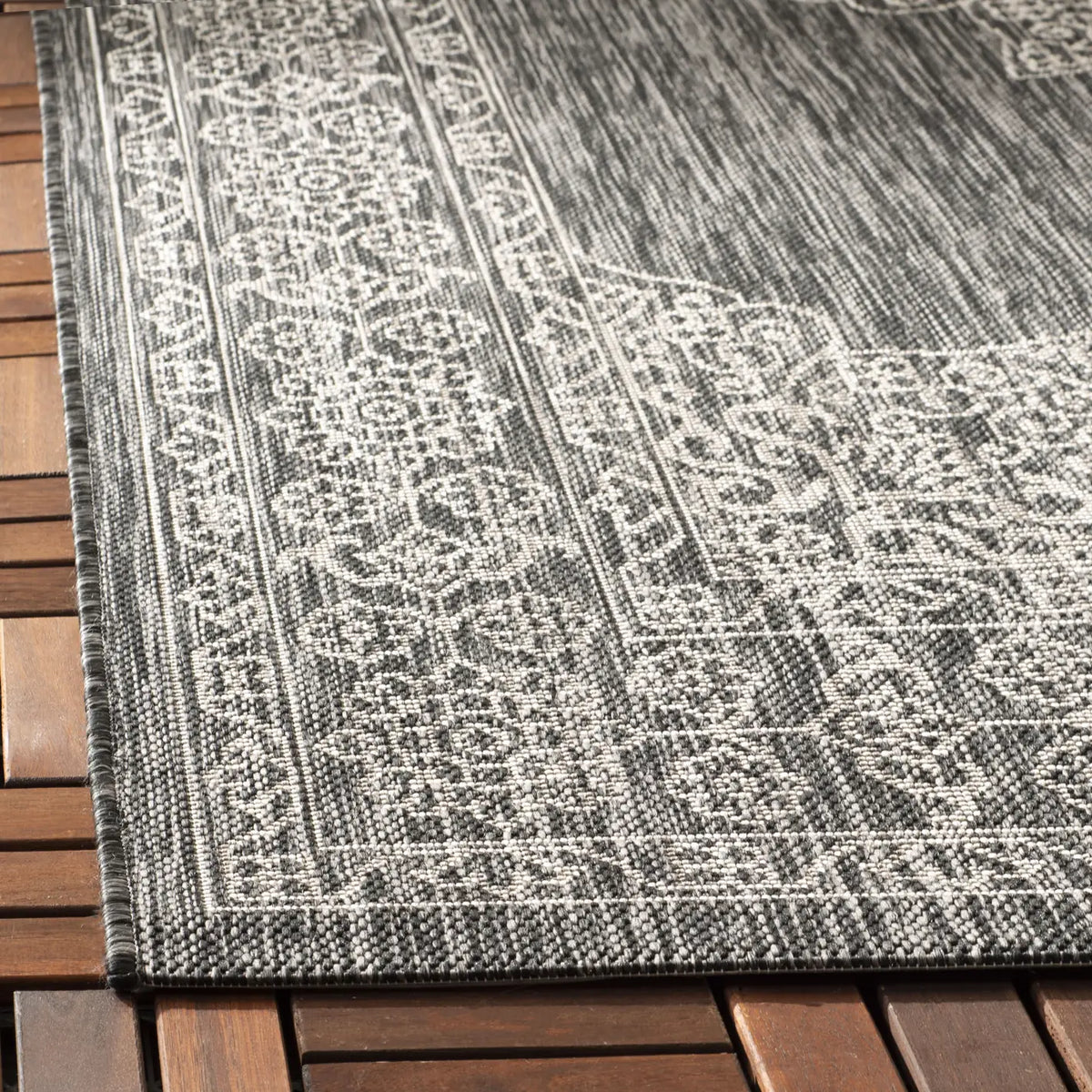 Safavieh Courtyard 4'-0" x 5'-7" Rug in Black / Ivory