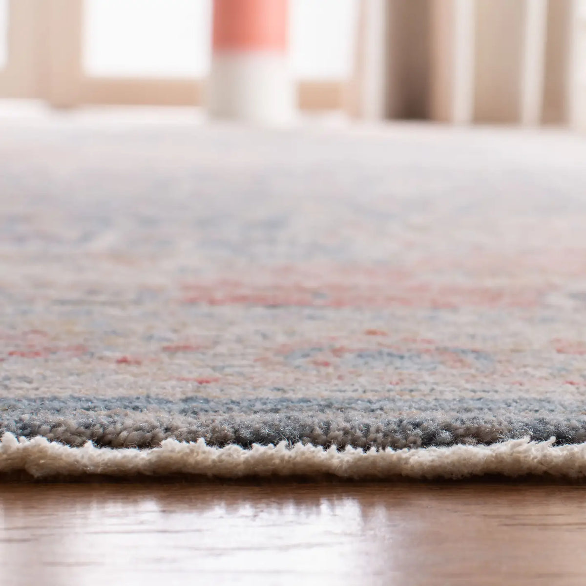 Safavieh Kenitra 600 4'-0" x 6'-0" Rug in Blue / Ivory