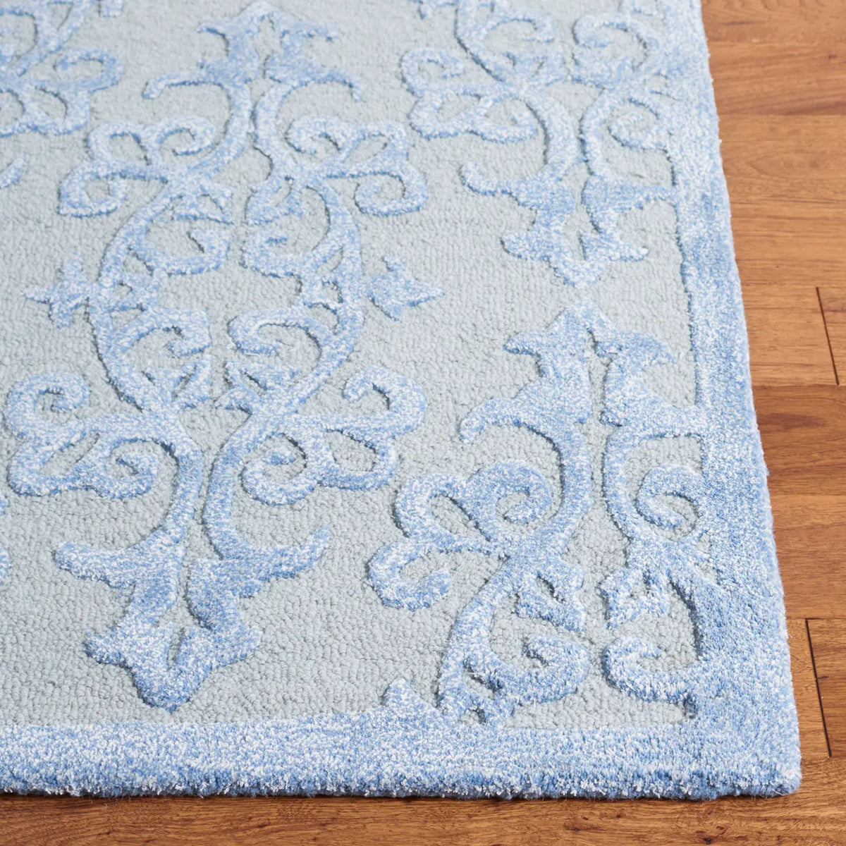 Safavieh Bella 5'-0" x 8'-0" Rug in Blue