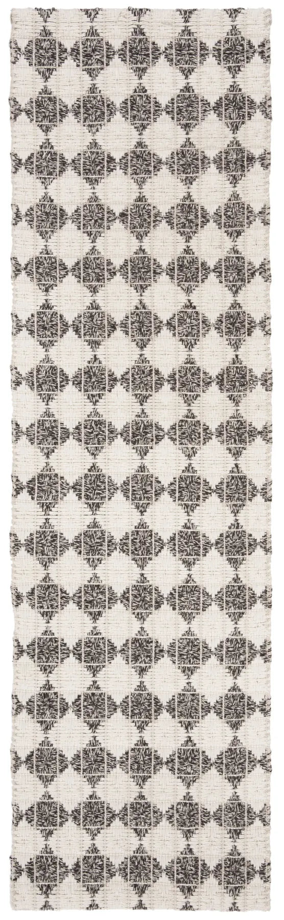 Safavieh Natura 2'-3" x 8'-0" Rug in Black / Ivory