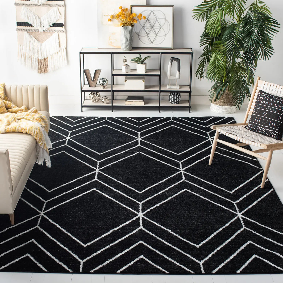 Safavieh Adirondack 10'-0" x 14'-0" Rug in Black / Ivory