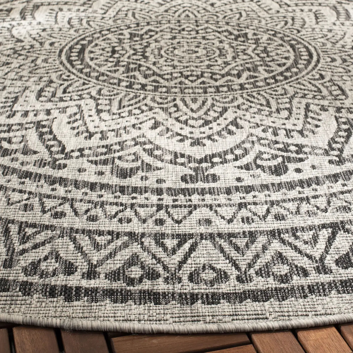 Safavieh Courtyard 5'-3" x 5'-3" Rug in Light Grey / Black
