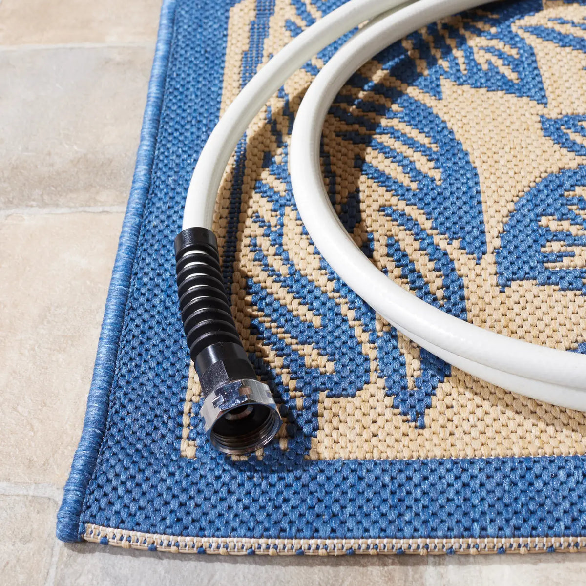 Safavieh Courtyard 5'-3" x 7'-7" Rug in Natural / Blue