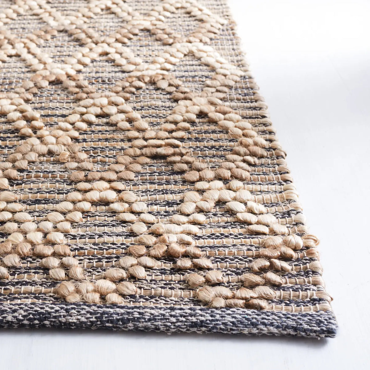 Safavieh Natural Fiber 4'-0" x 6'-0" Rug in Natural / Black