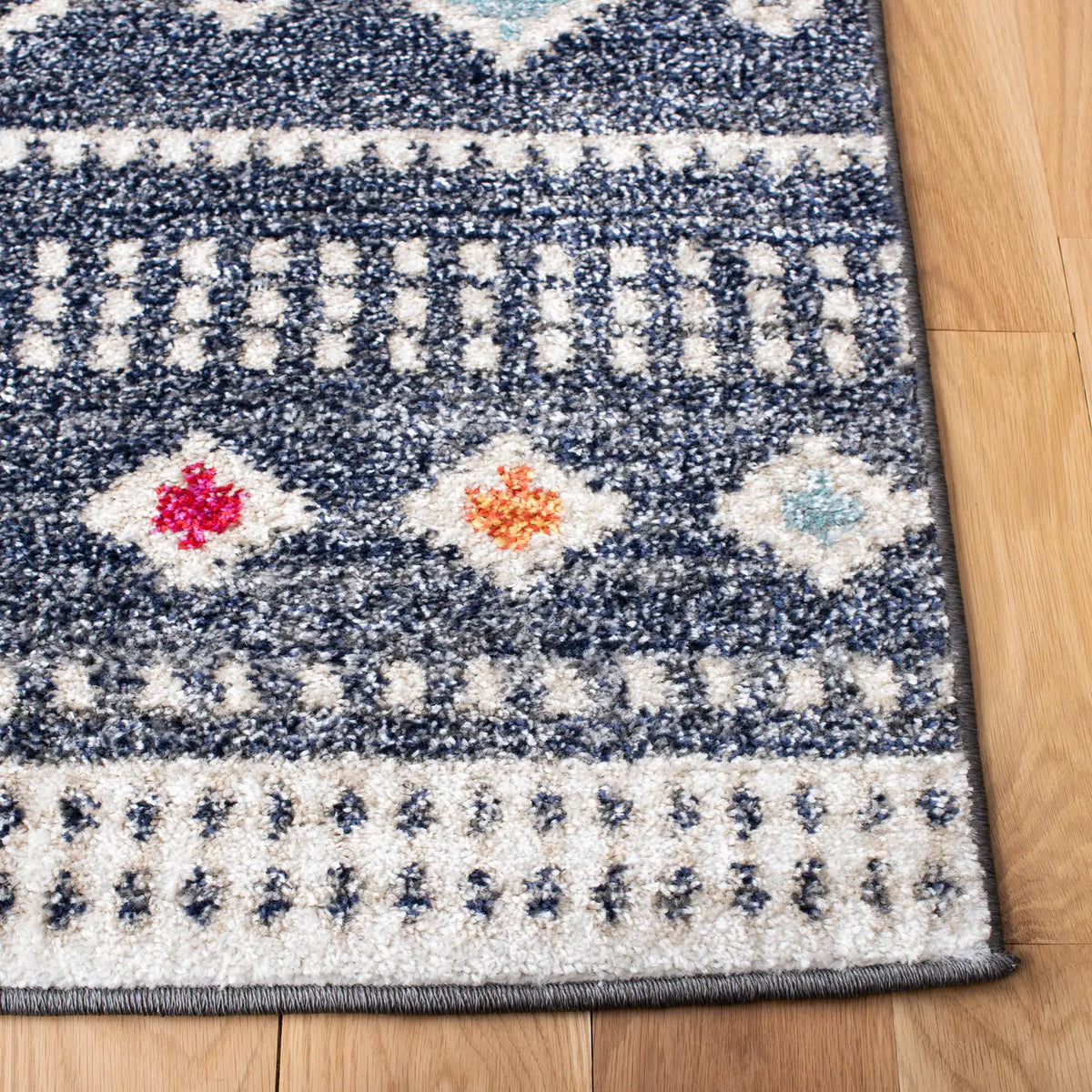 Safavieh Adirondack 4'-0" x 6'-0" Rug in Grey / Ivory
