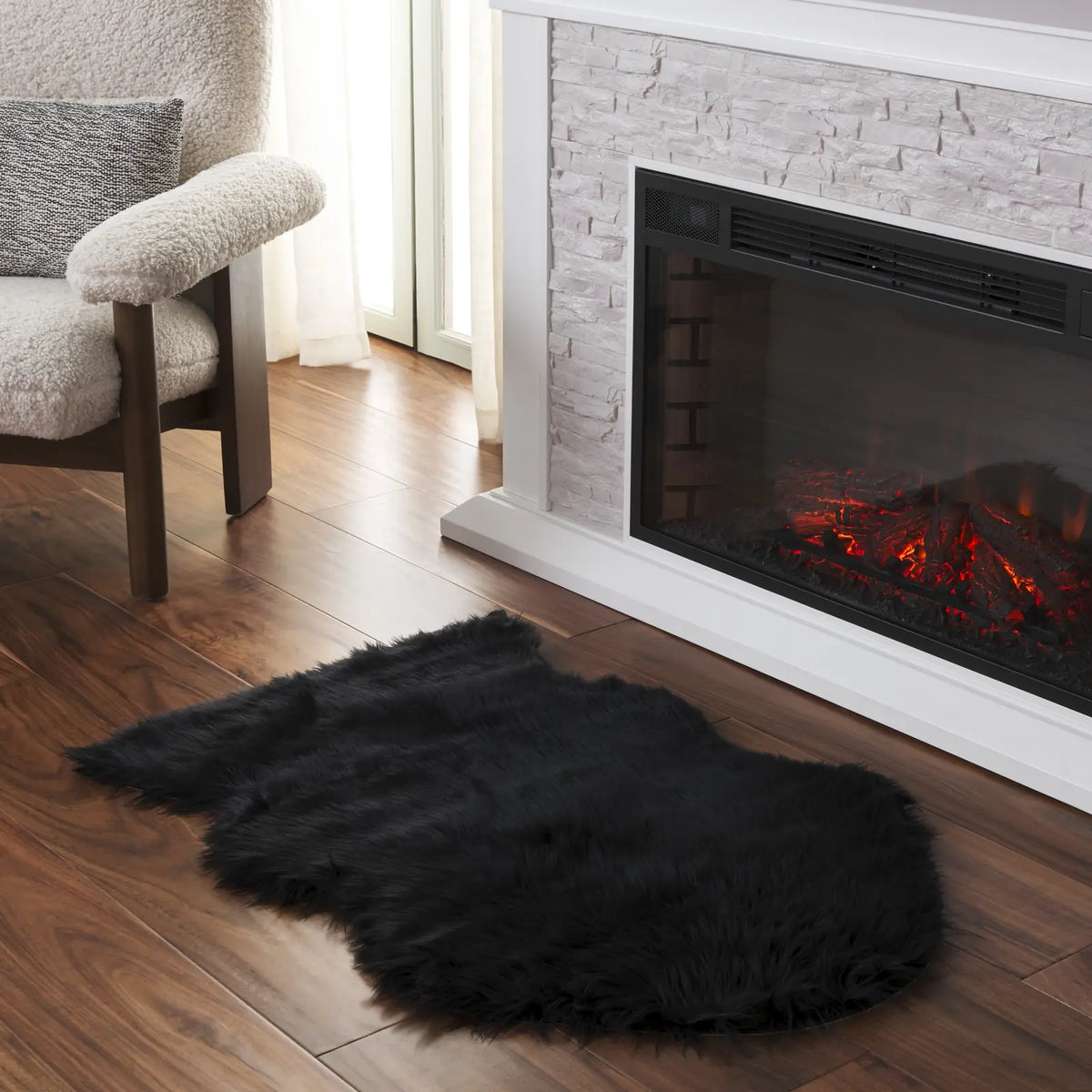 Safavieh Faux Sheep Skin 2'-0" x 3'-0" Rug in Black
