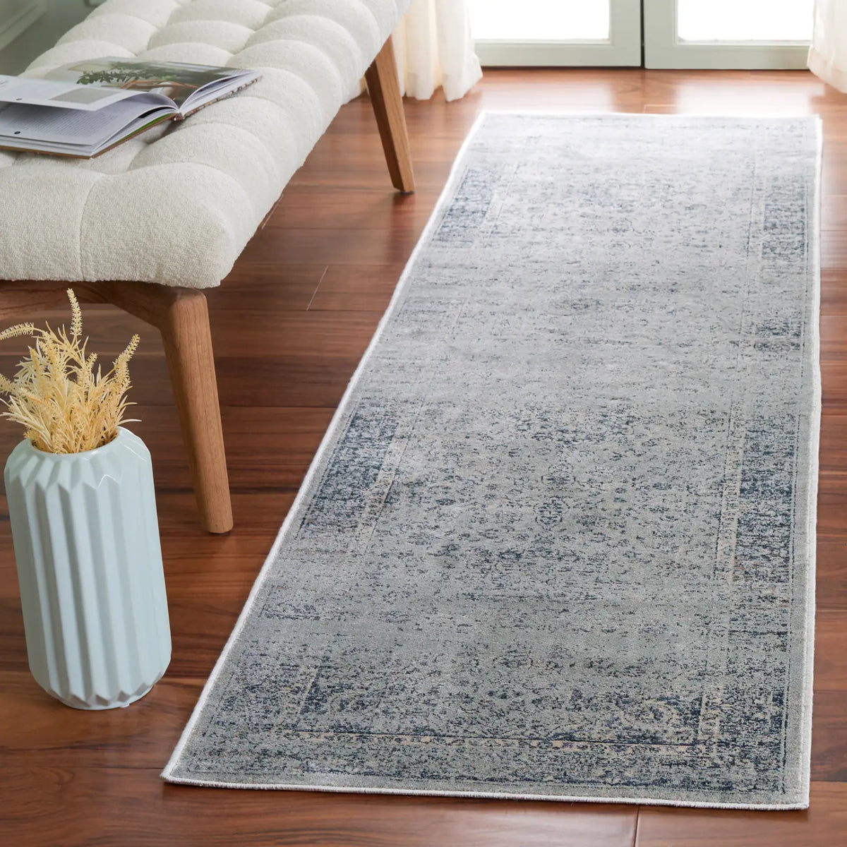 Safavieh Vintage 2'-2" x 8'-0" Rug in Light Blue