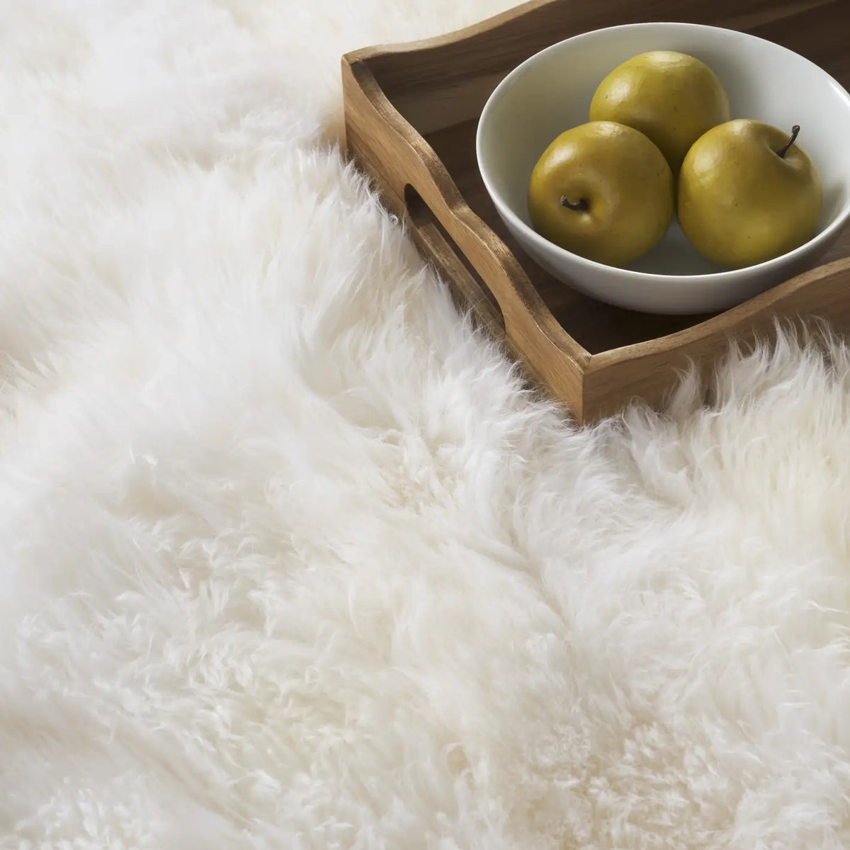 Safavieh Sheep Skin 4'-0" x 4'-0" Rug in Natural / White