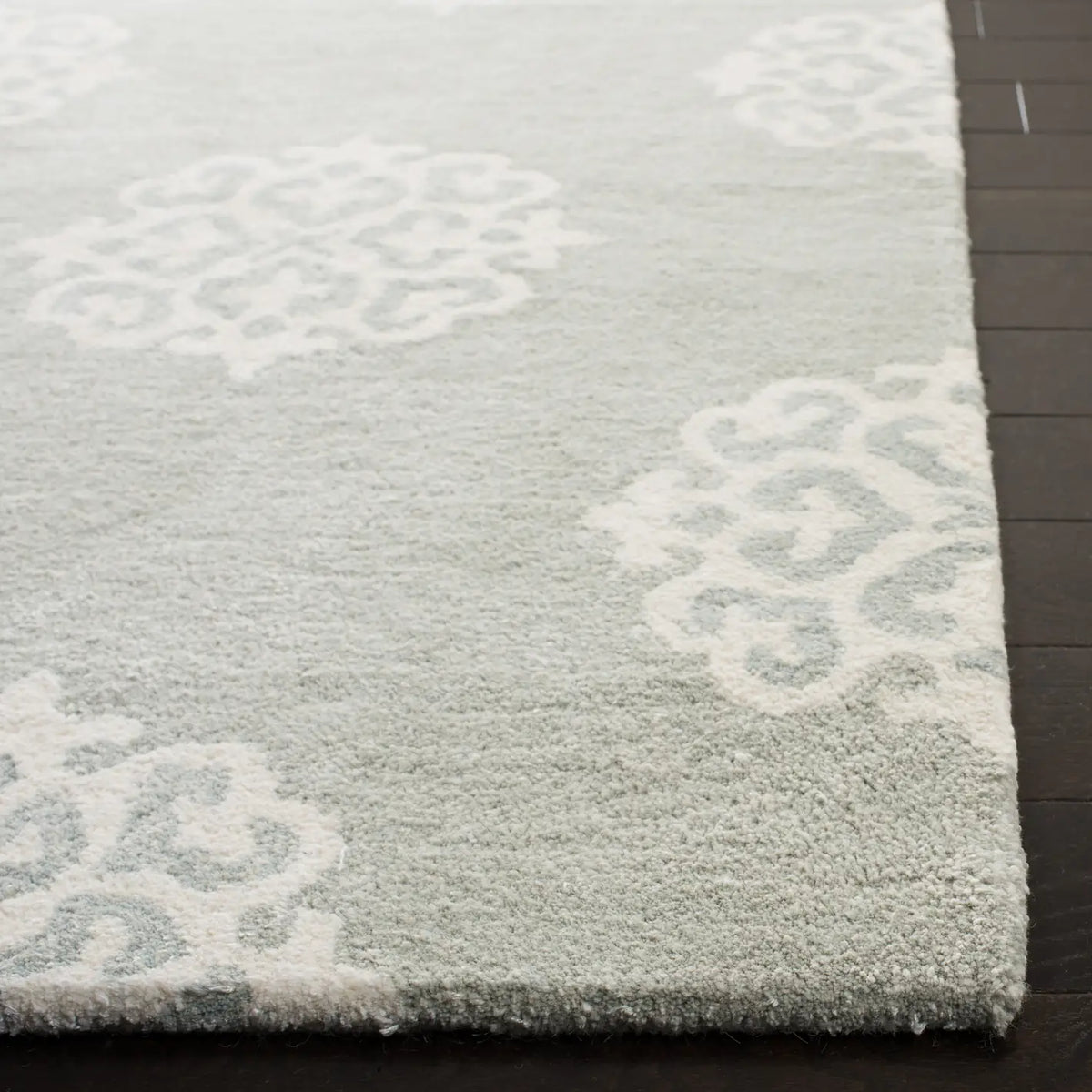 Safavieh Soho 5'-0" x 8'-0" Rug in Grey / Ivory