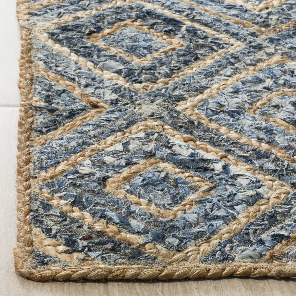 Safavieh Cape Cod 4'-0" x 6'-0" Rug in Natural / Blue