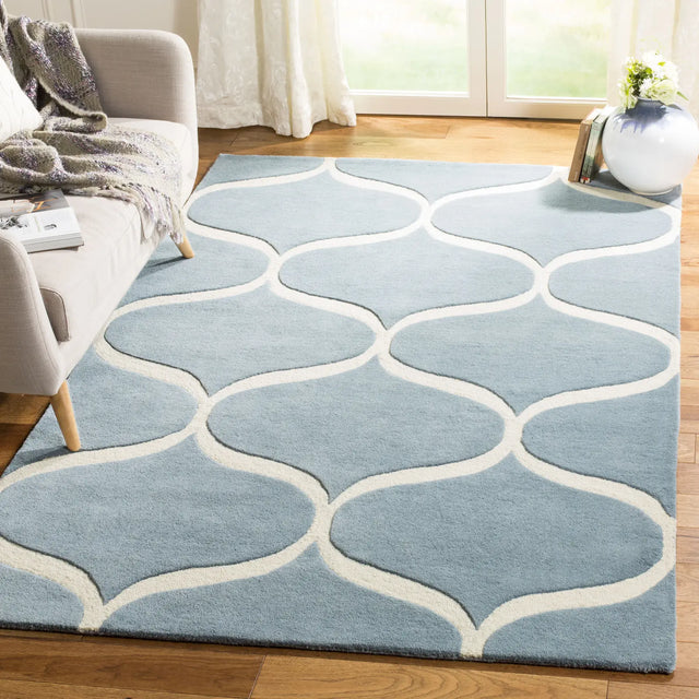 Safavieh Cambridge 4'-0" x 6'-0" Rug in Light Blue / Ivory