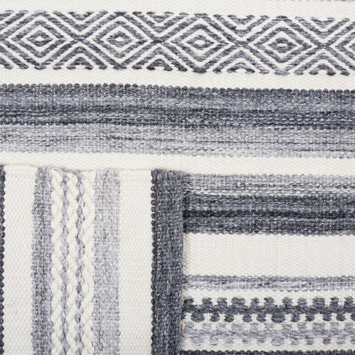 Safavieh Striped Kilim 4'-0" x 6'-0" Rug in Charcoal / Ivory