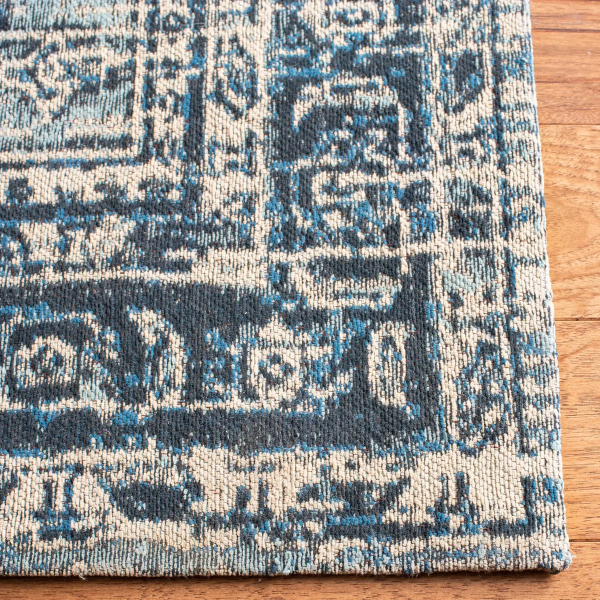 Safavieh Classic Vintage 5'-0" x 8'-0" Rug in Blue
