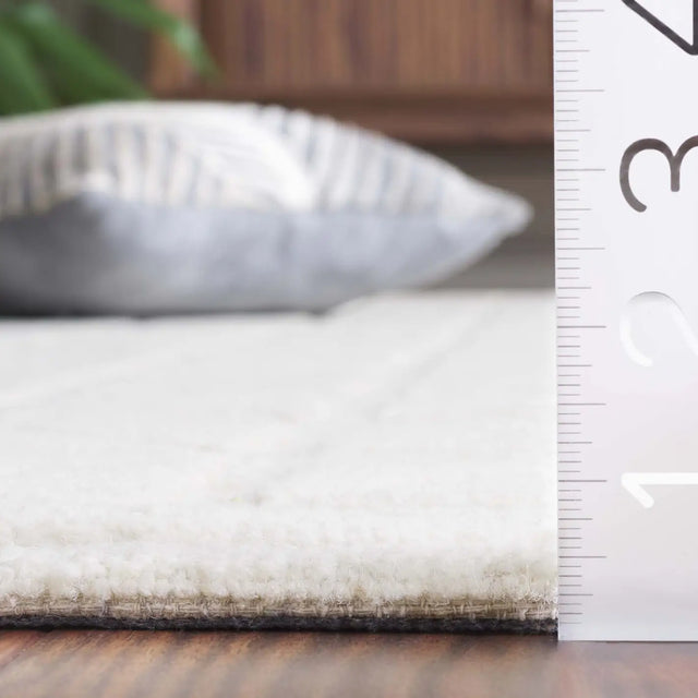 Safavieh Mykonos 4'-0" x 6'-0" Rug in Ivory