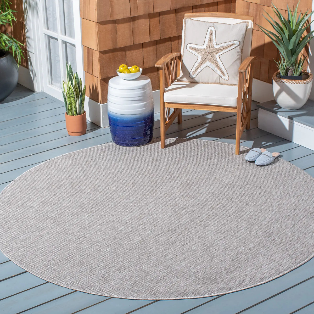 Safavieh Courtyard 6'-7" x 6'-7" Rug in Ivory / Grey