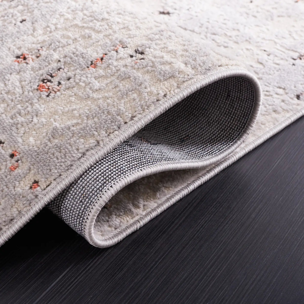 Safavieh Shivan 4'-0" x 6'-0" Rug in Grey / Rose