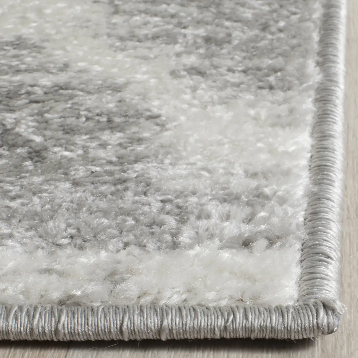 Safavieh Adirondack 5'-1" x 7'-6" Rug in Silver / Ivory