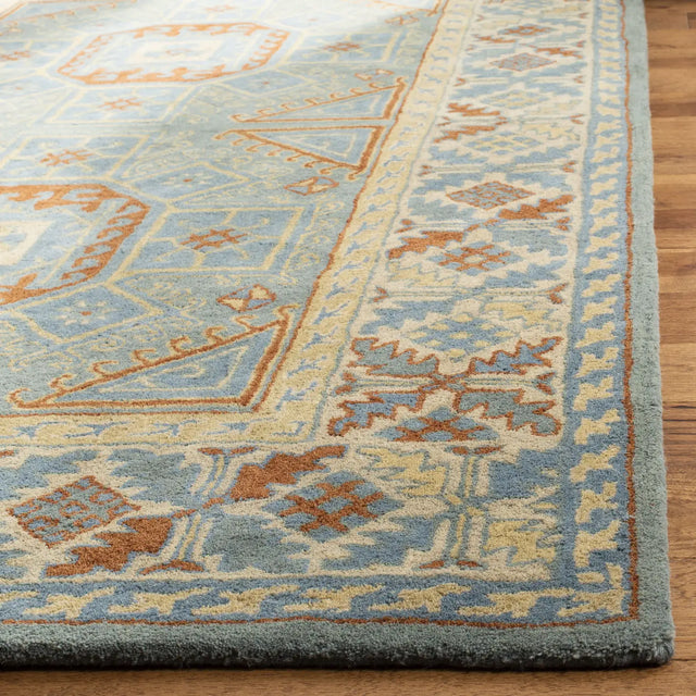 Safavieh Heritage 4'-0" x 6'-0" Rug in Blue / Beige