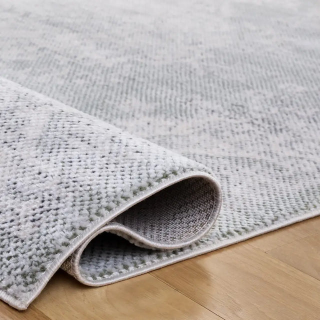 Safavieh Harrison 5'-3" x 7'-6" Rug in Green / Ivory