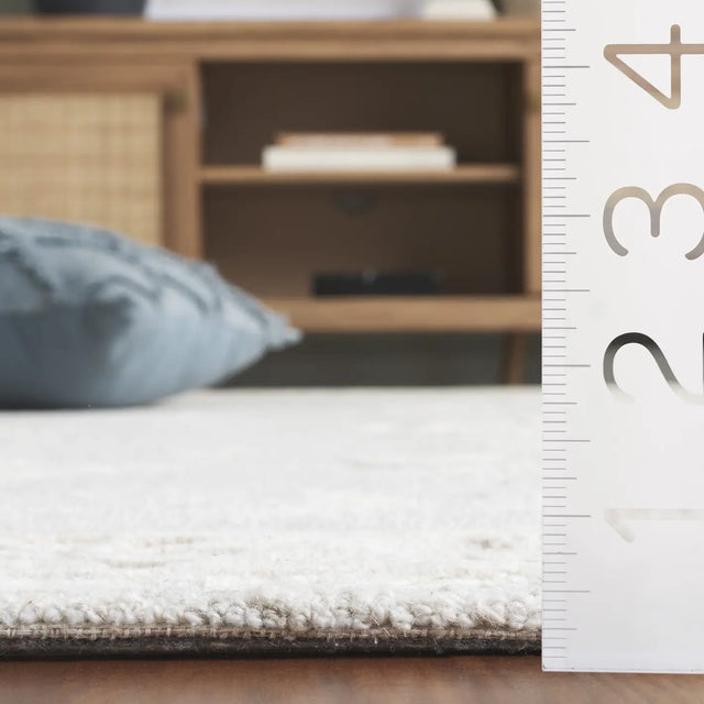 Safavieh Metro 2'-3" x 9'-0" Rug in Light Grey / Ivory