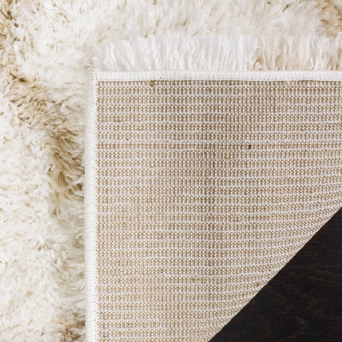 Safavieh Indie Shag 5'-1" x 7'-6" Rug in Ivory / Light Beige