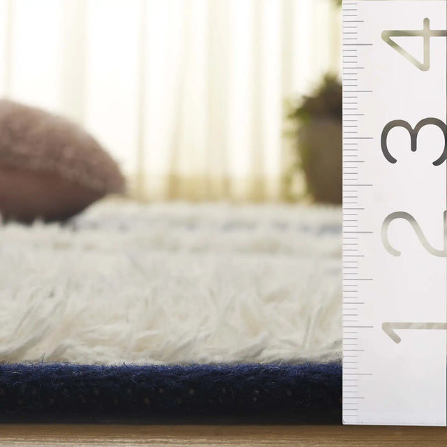 Safavieh Kenya 4'-0" x 6'-0" Rug in Blue / Ivory