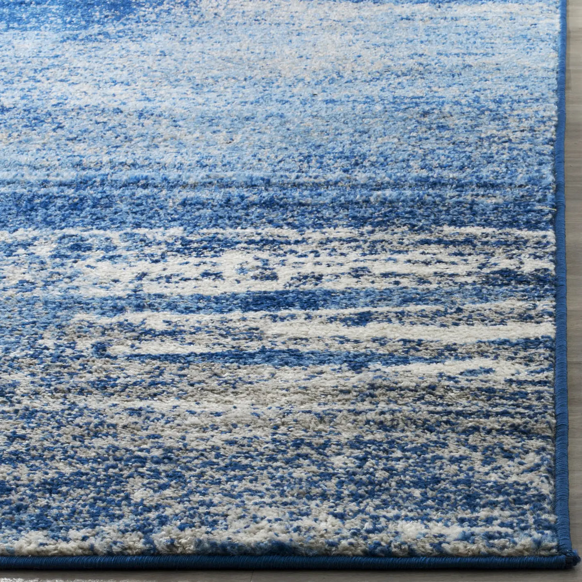 Safavieh Adirondack 6'-0" x 9'-0" Rug in Silver / Blue