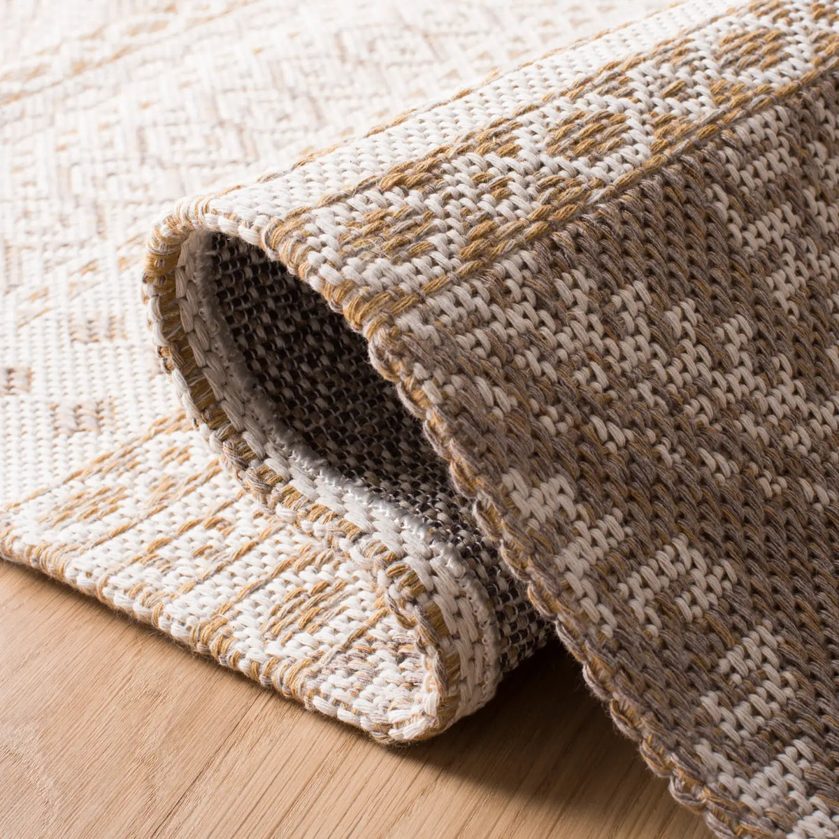 Safavieh Augustine 4'-0" x 6'-0" Rug in Taupe / Cream
