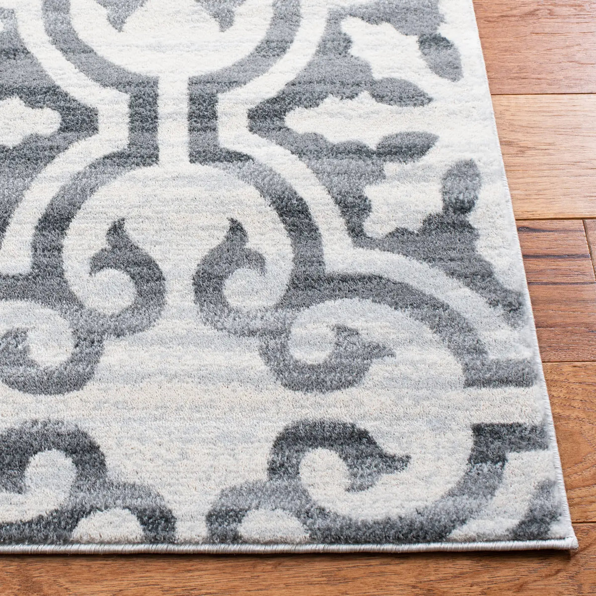 Safavieh Martha Stewart Isabella 4'-0" x 6'-0" Rug in Grey / Ivory