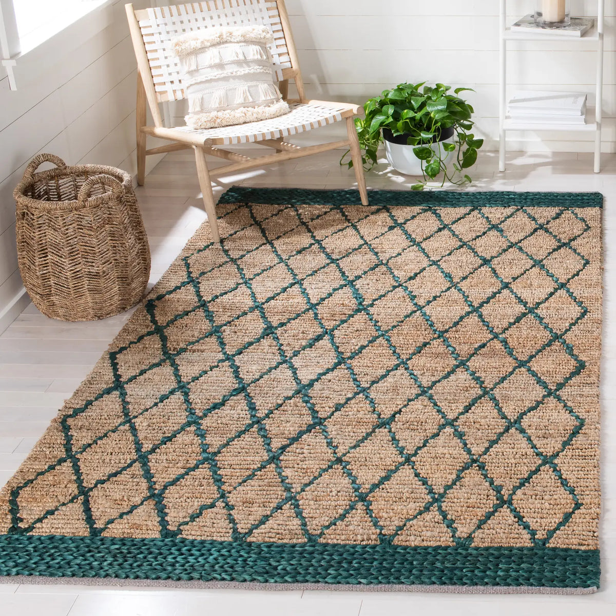 Safavieh Natural Fiber 4'-0" x 6'-0" Rug in Natural / Dark Green