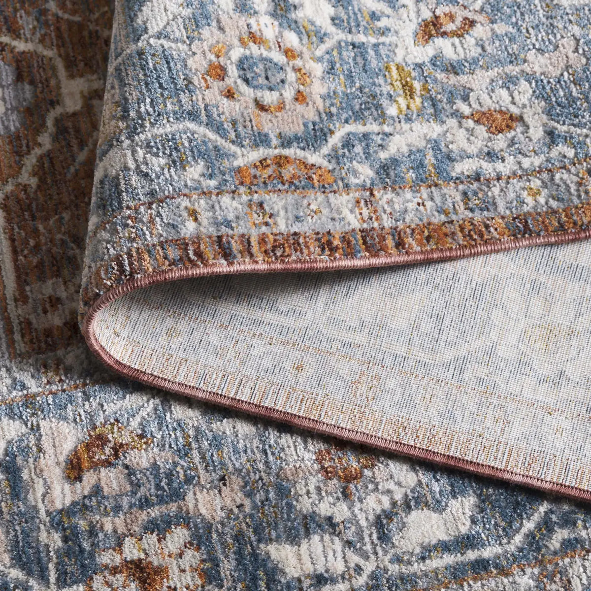 Safavieh Heirloom 700 4'-0" x 6'-0" Rug in Rust / Blue