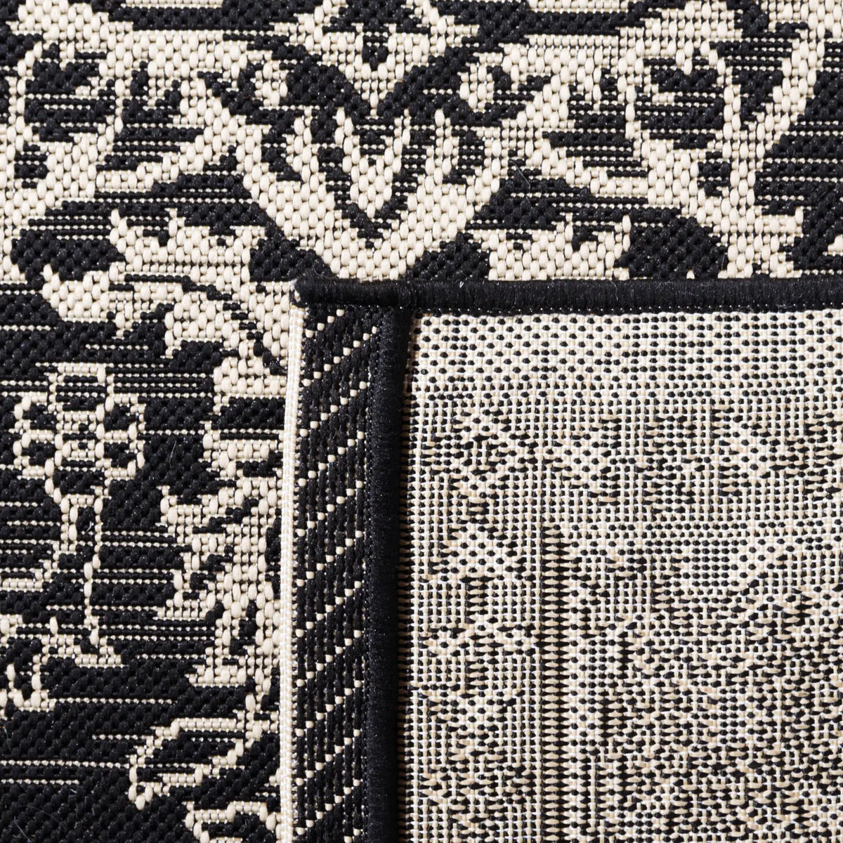 Safavieh Courtyard 5'-3" x 7'-7" Rug in Black / Ivory