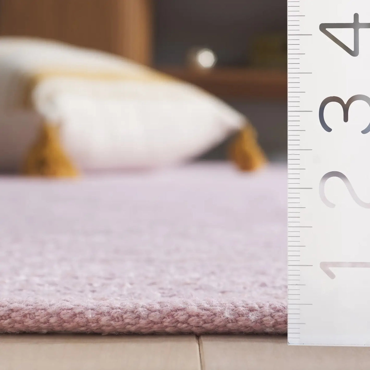 Safavieh Montauk 4'-0" x 6'-0" Rug in Pink