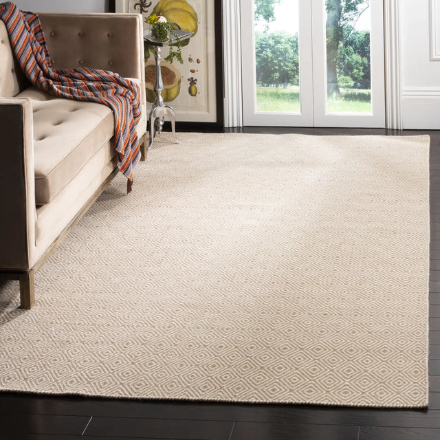 Safavieh Oasis 6'-0" x 9'-0" Rug in Brown / Ivory