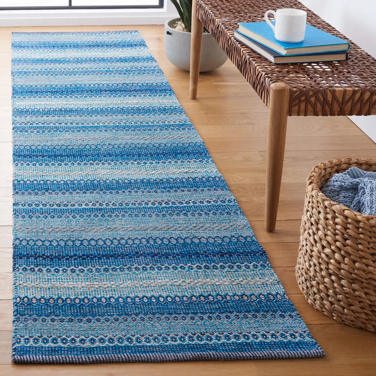Safavieh Kilim 2'-3" x 9'-0" Rug in Grey / Blue