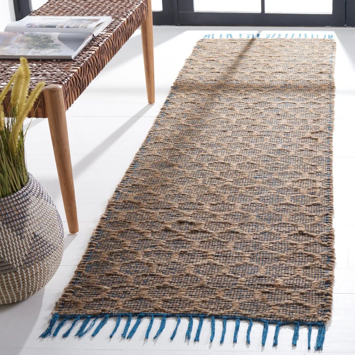 Safavieh Cape Cod 2'-3" x 8'-0" Rug in Navy / Natural