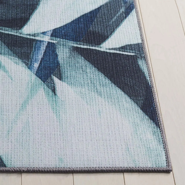 Safavieh Tacoma 4'-0" x 6'-0" Rug in Green